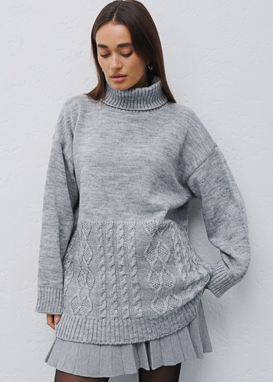 В’язаний светр з високим горлом