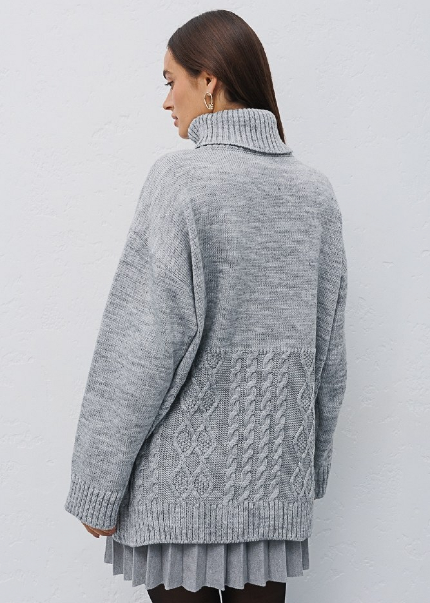 В’язаний светр з високим горлом