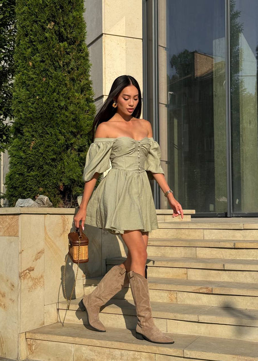 Корсетна сукня з об'ємними рукавами