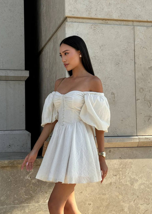 Корсетна сукня з об'ємними рукавами