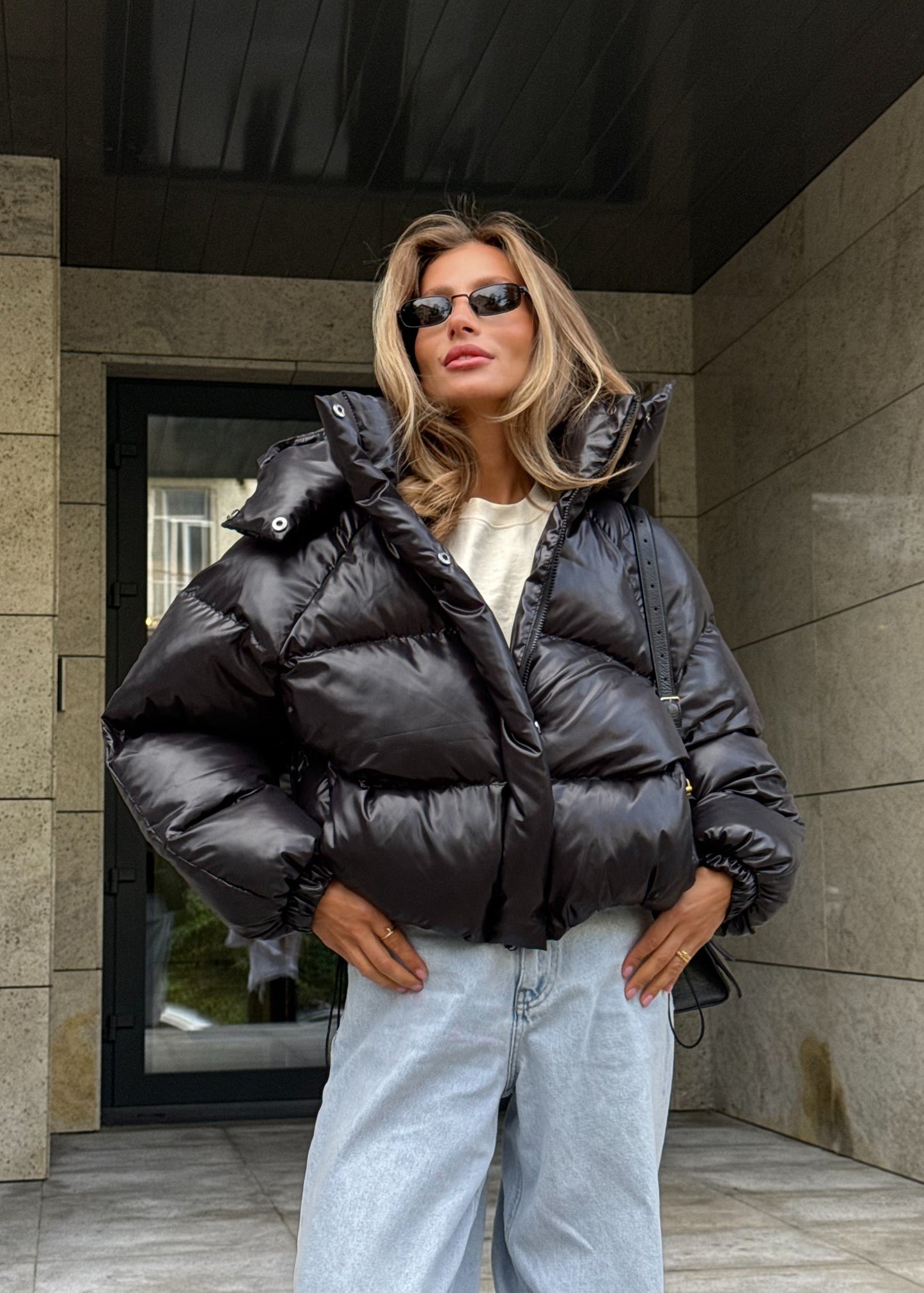 Вкорочений пуфер в чорному кольорі