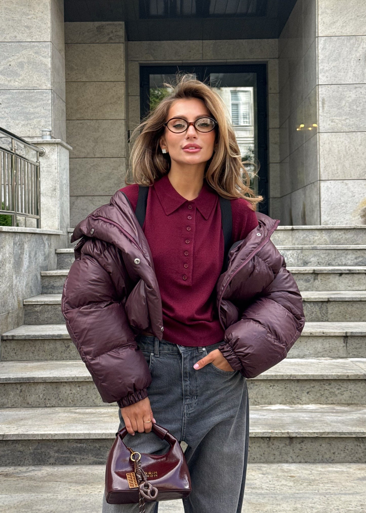 Вкорочений пуфер в кольорі бургурнді