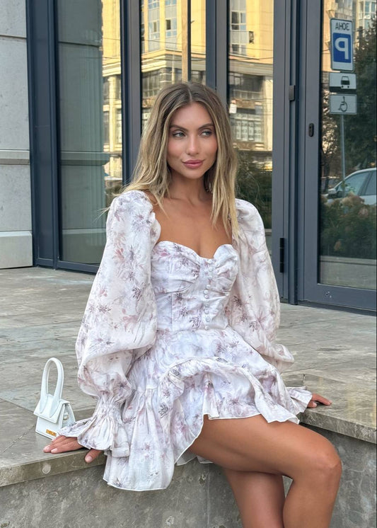 Сукня з акцентним декольте