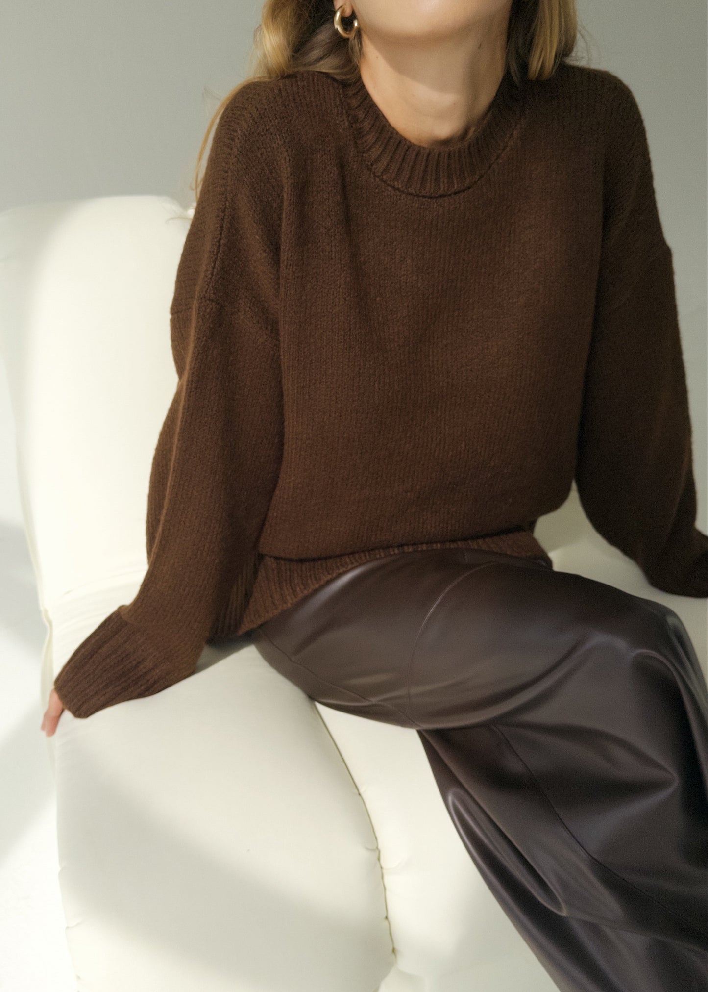 Спідниця міді з екошкіри