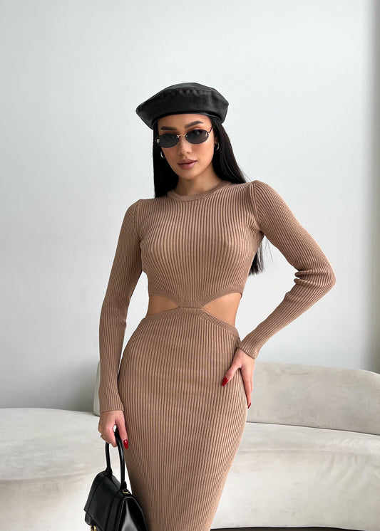 Трикотажна сукня міді