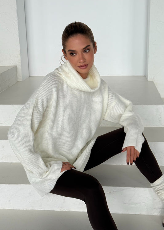 Вільний в'язаний светр з коміром