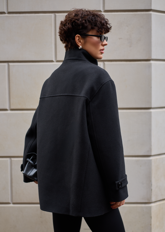 Вкорочене об'ємне пальто