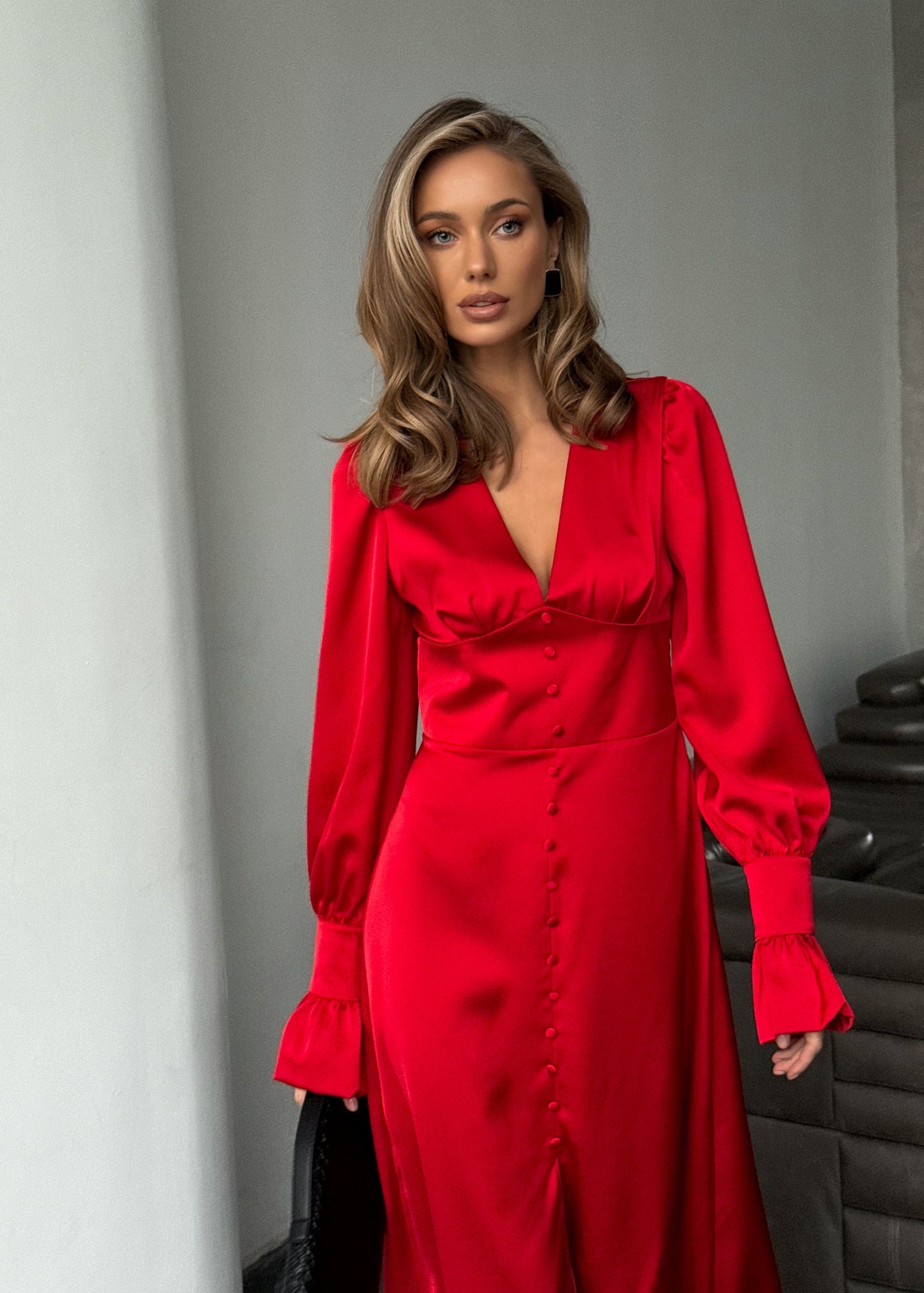 Сатинова сукня міді