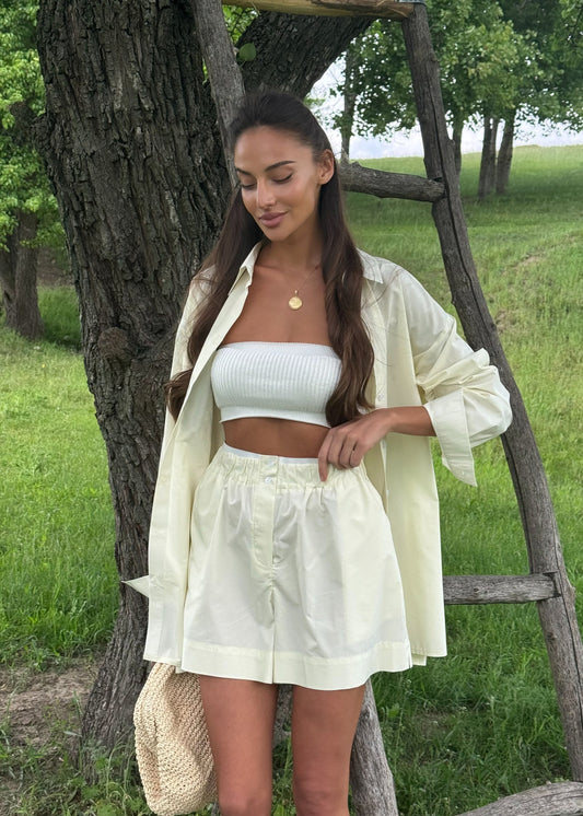 Розслаблений костюм з сорочки та шорт