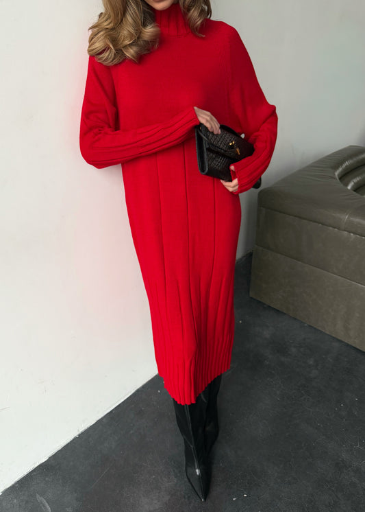 В’язана сукня в довжині міді