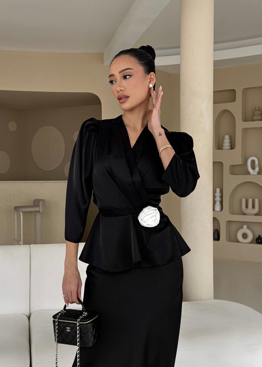 Комплект з блузою та спідницею міді