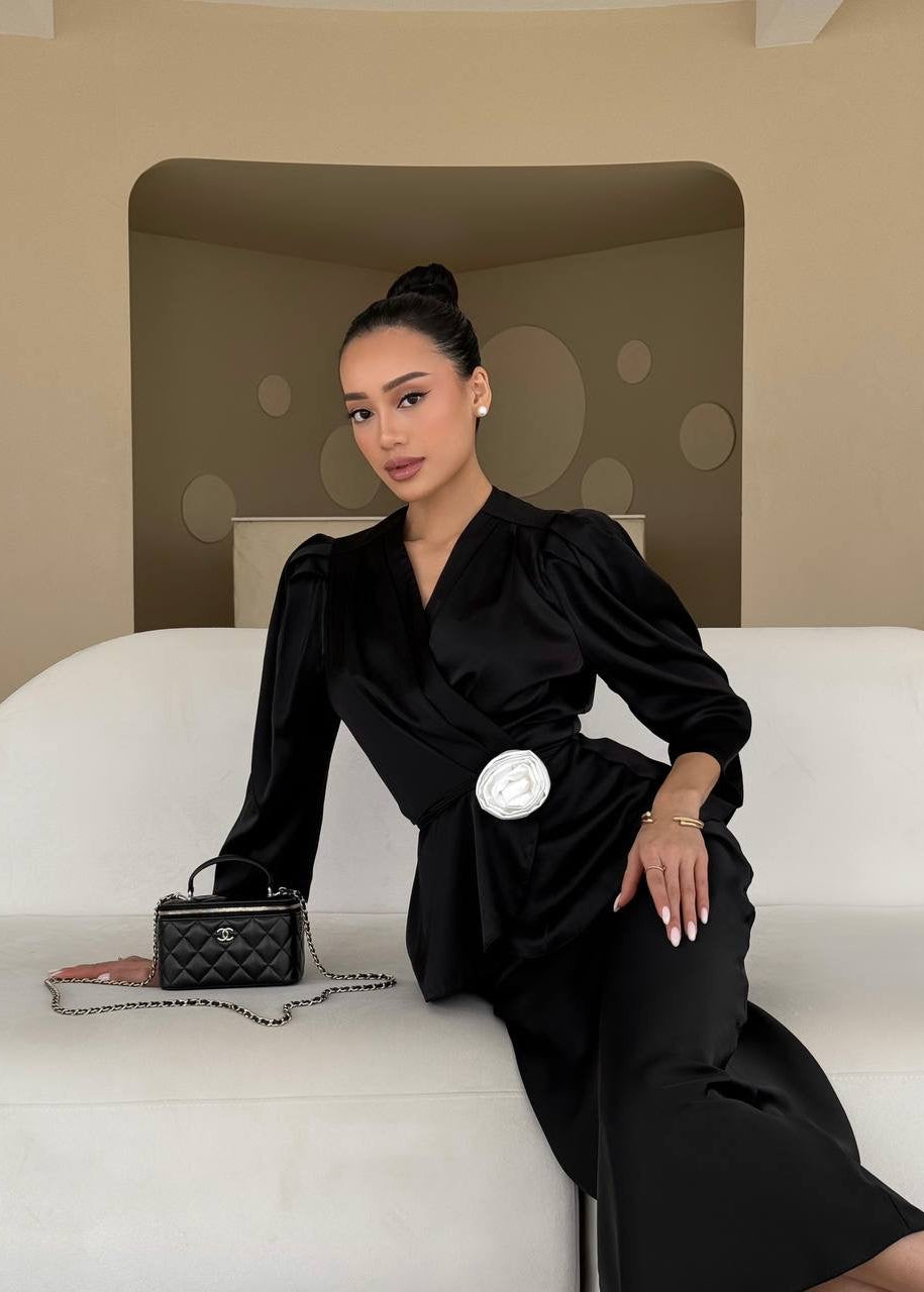 Комплект з блузою та спідницею міді