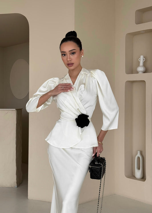 Комплект з блузою та спідницею міді