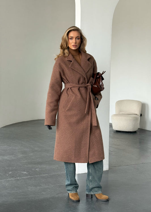 Зимове пальто з фактурної тканини