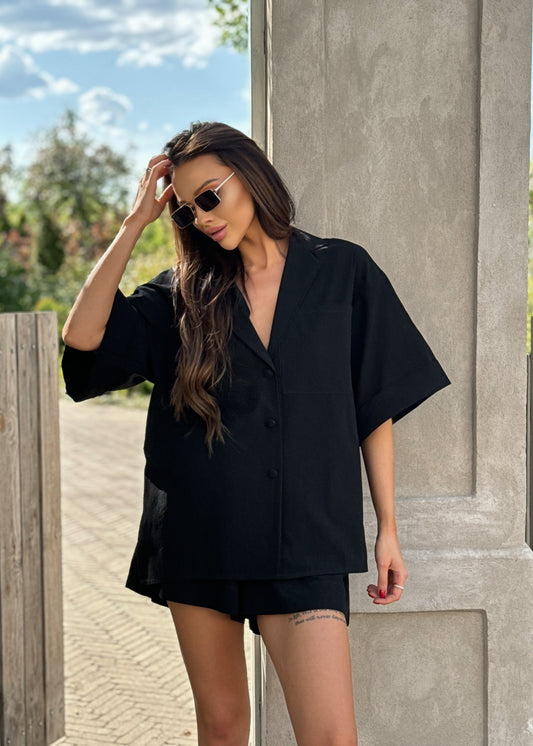 Сет із вільної сорочки та шорт в чорному кольорі