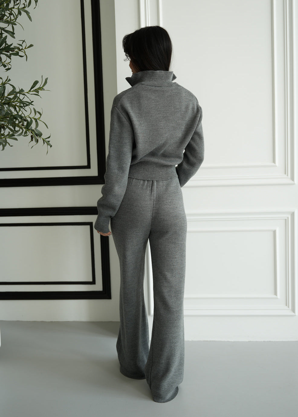 Костюм з кардигану та штанів