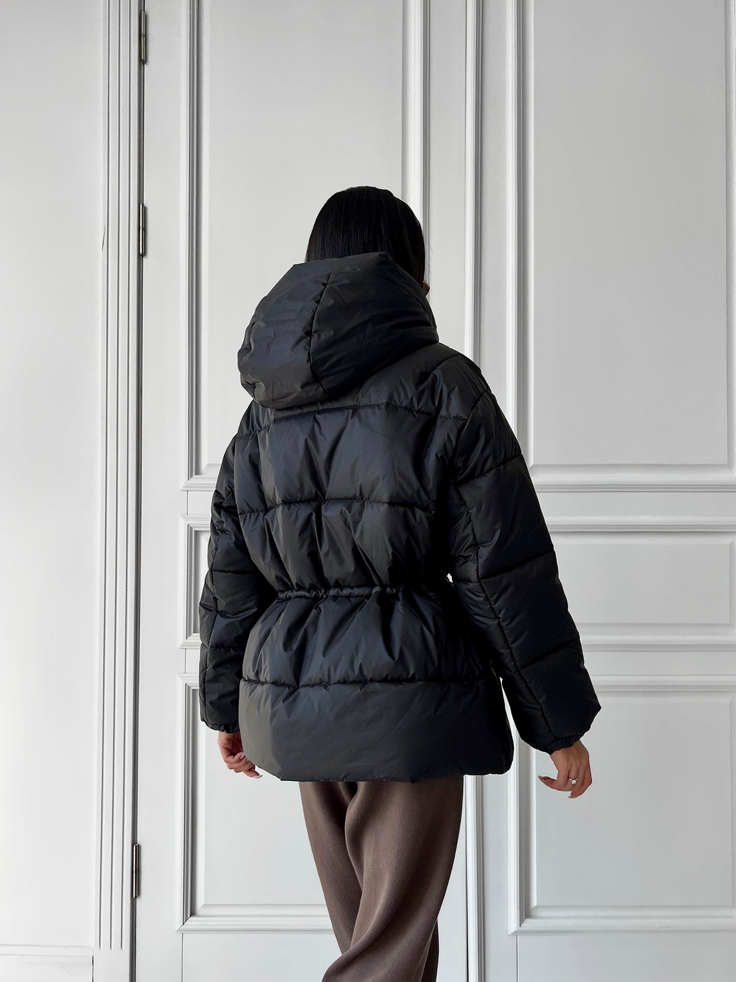 Зимова куртка з кулискою на талії