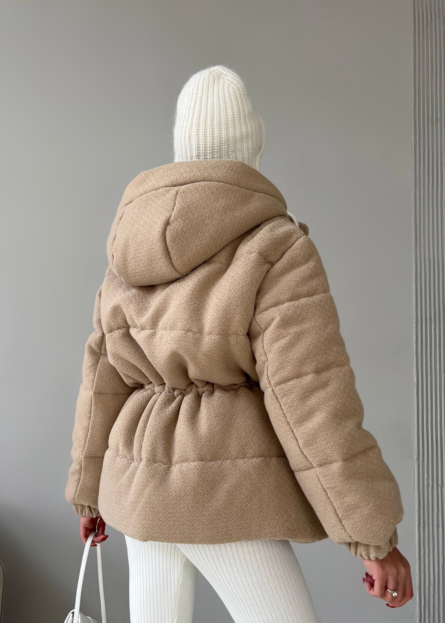 Зимова куртка з кулискою на талії