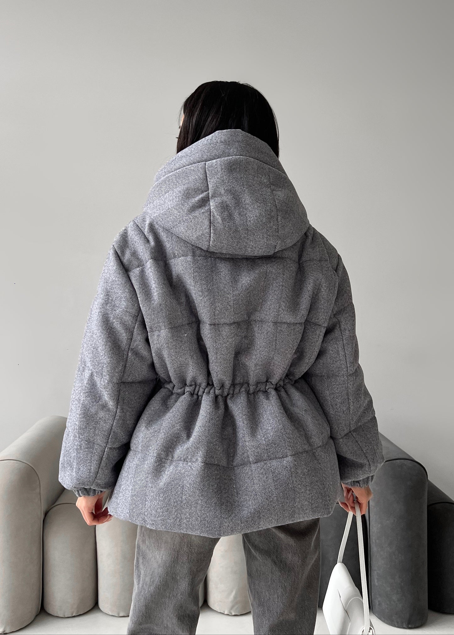 Зимова куртка з кулискою на талії