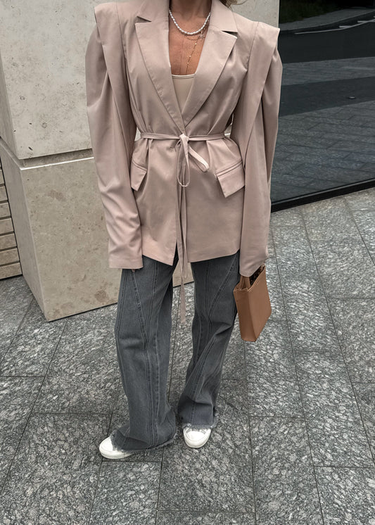 Жакет із паском на талії