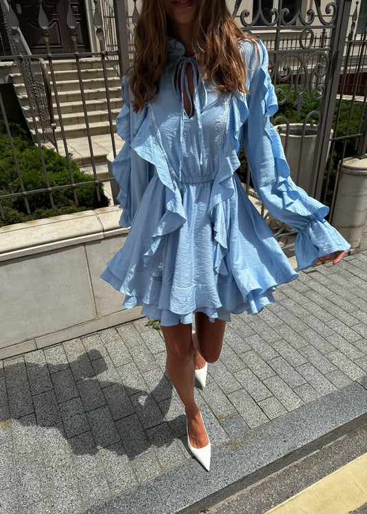 Легка сукня з воланами