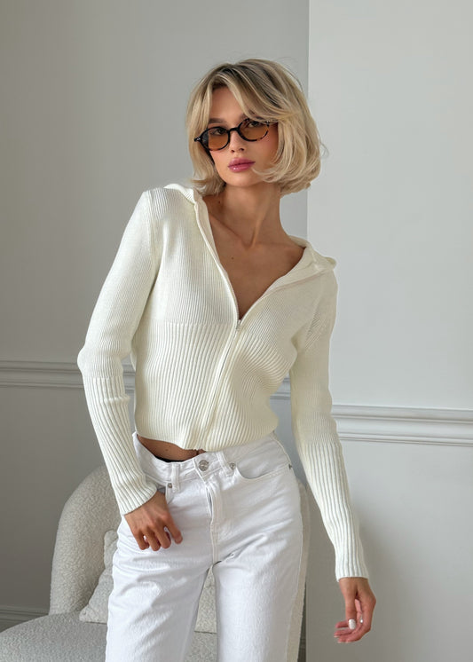 Вʼязана кофта з каптуром