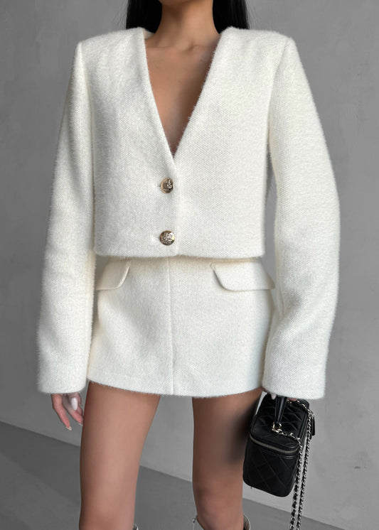 Костюм з жакету та шортів-спідниці