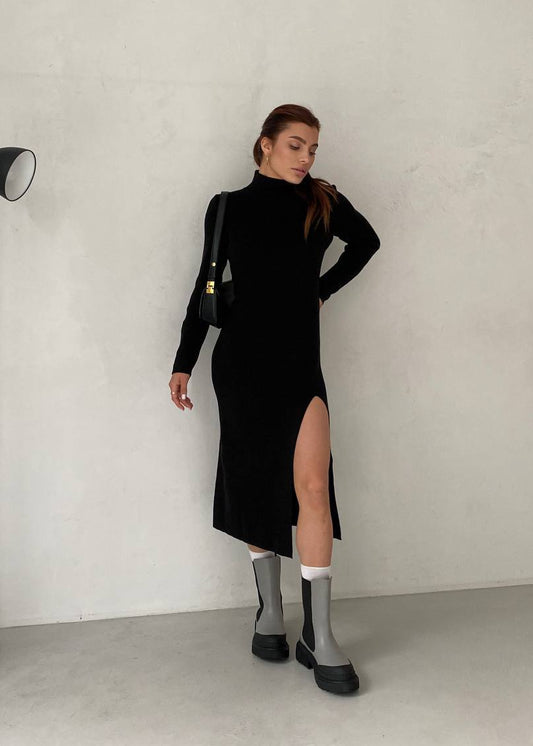 Сукня міді з акцентним розрізом