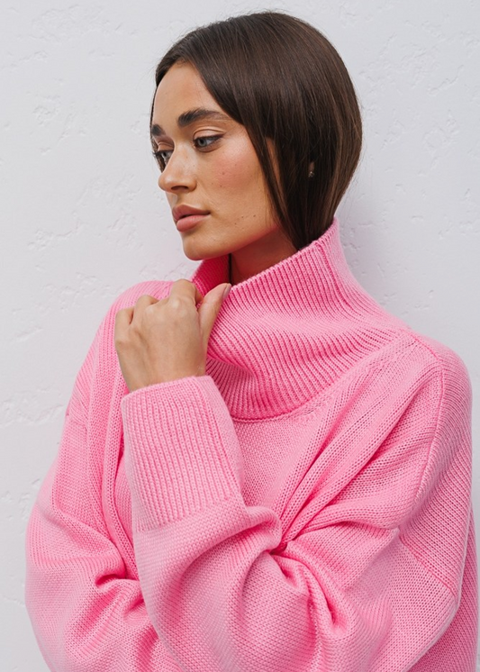 Об’ємний светр з високим коміром