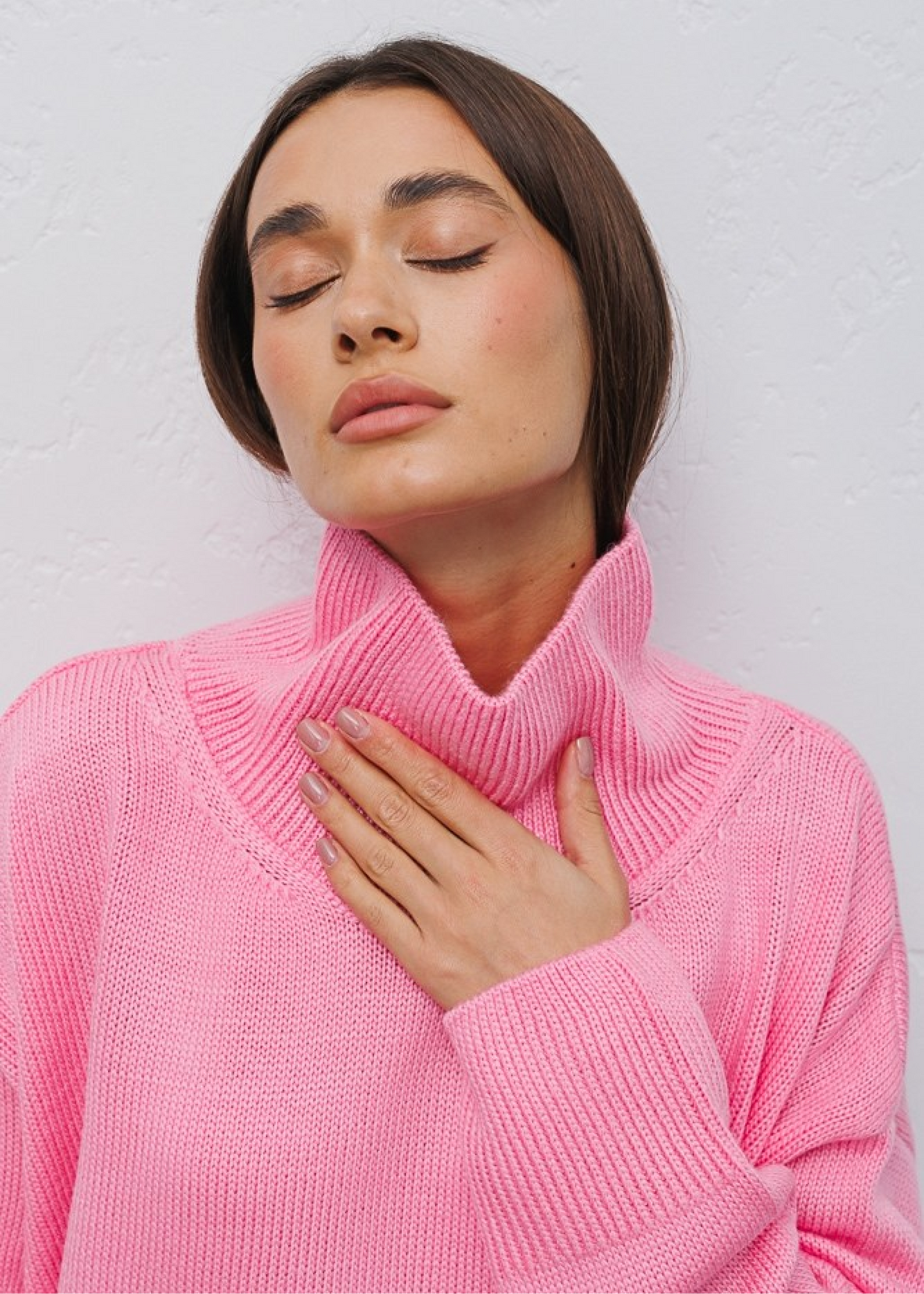 Об’ємний светр з високим коміром