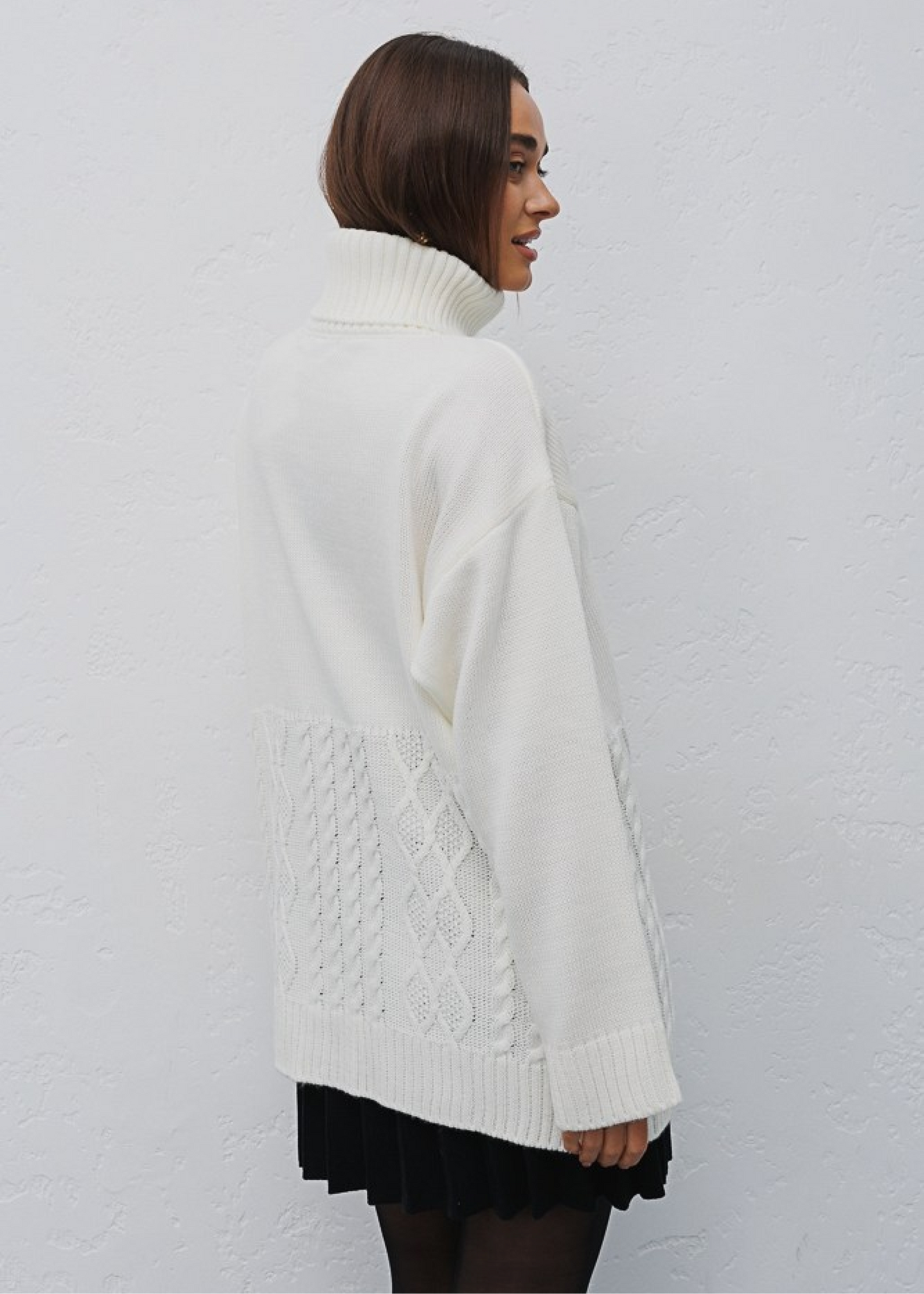 В’язаний светр з високим горлом