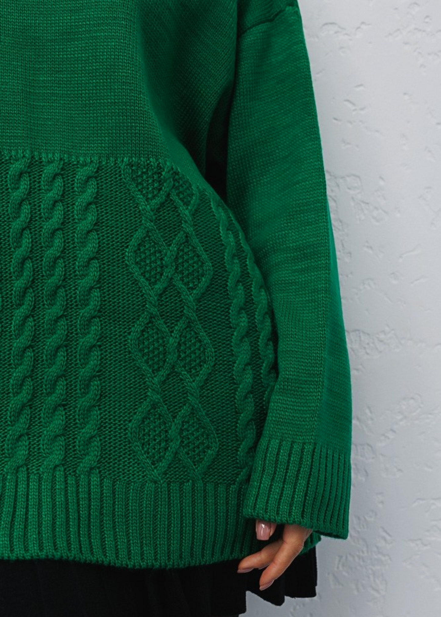 В’язаний светр з високим горлом