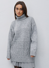 В’язаний светр з високим горлом