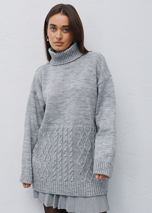 В’язаний светр з високим горлом