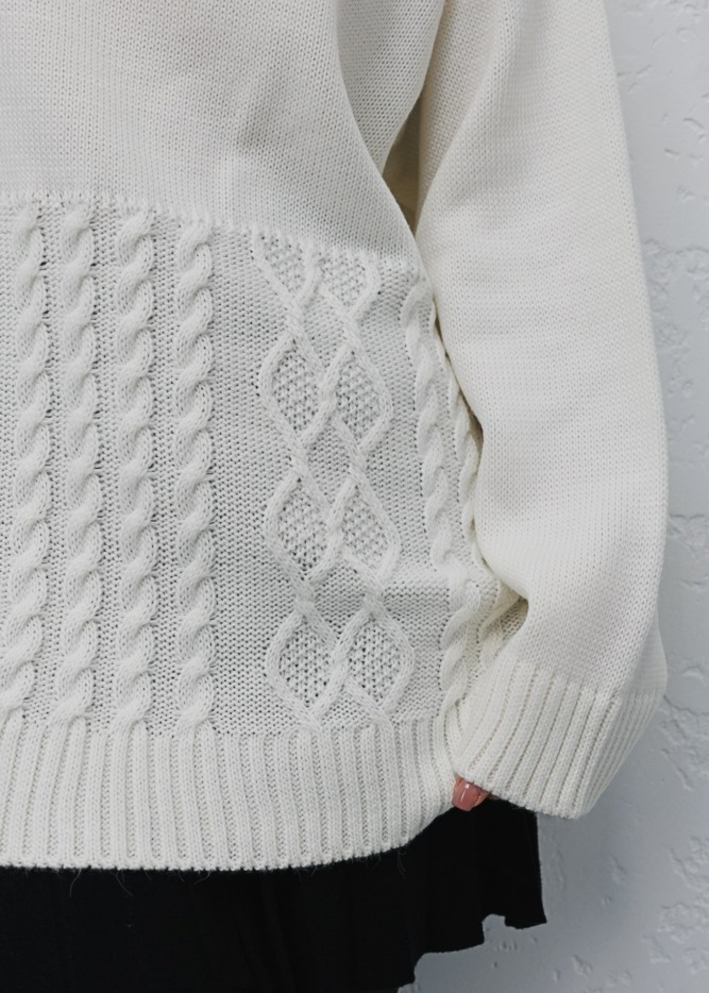 В’язаний светр з високим горлом