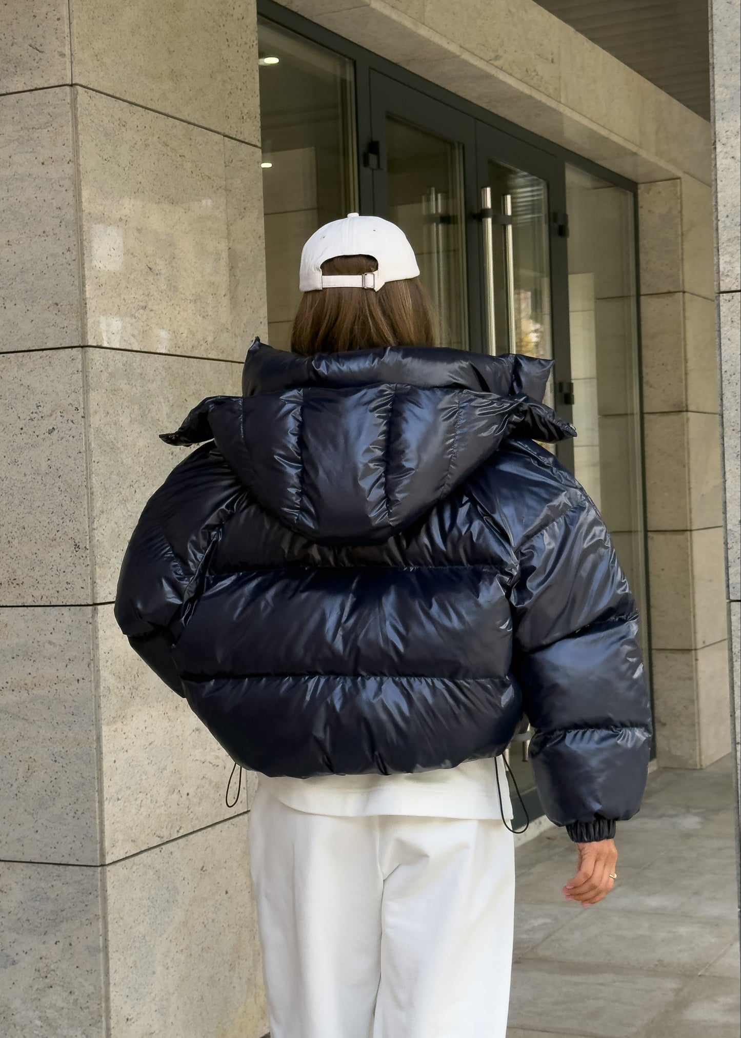 Вкорочений пуфер в темно-синьому кольорі