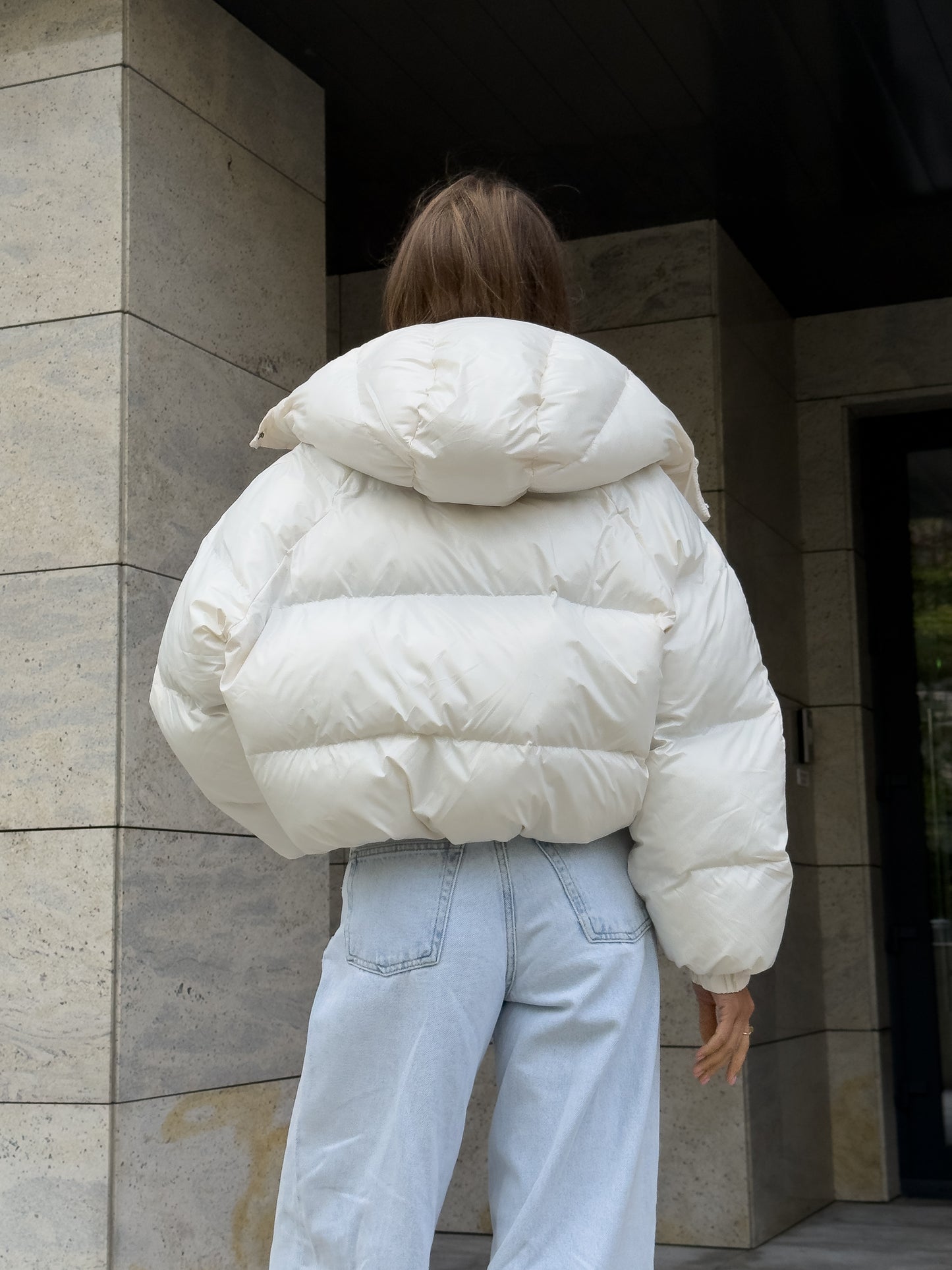 Вкорочений пуфер в молочному відтінку