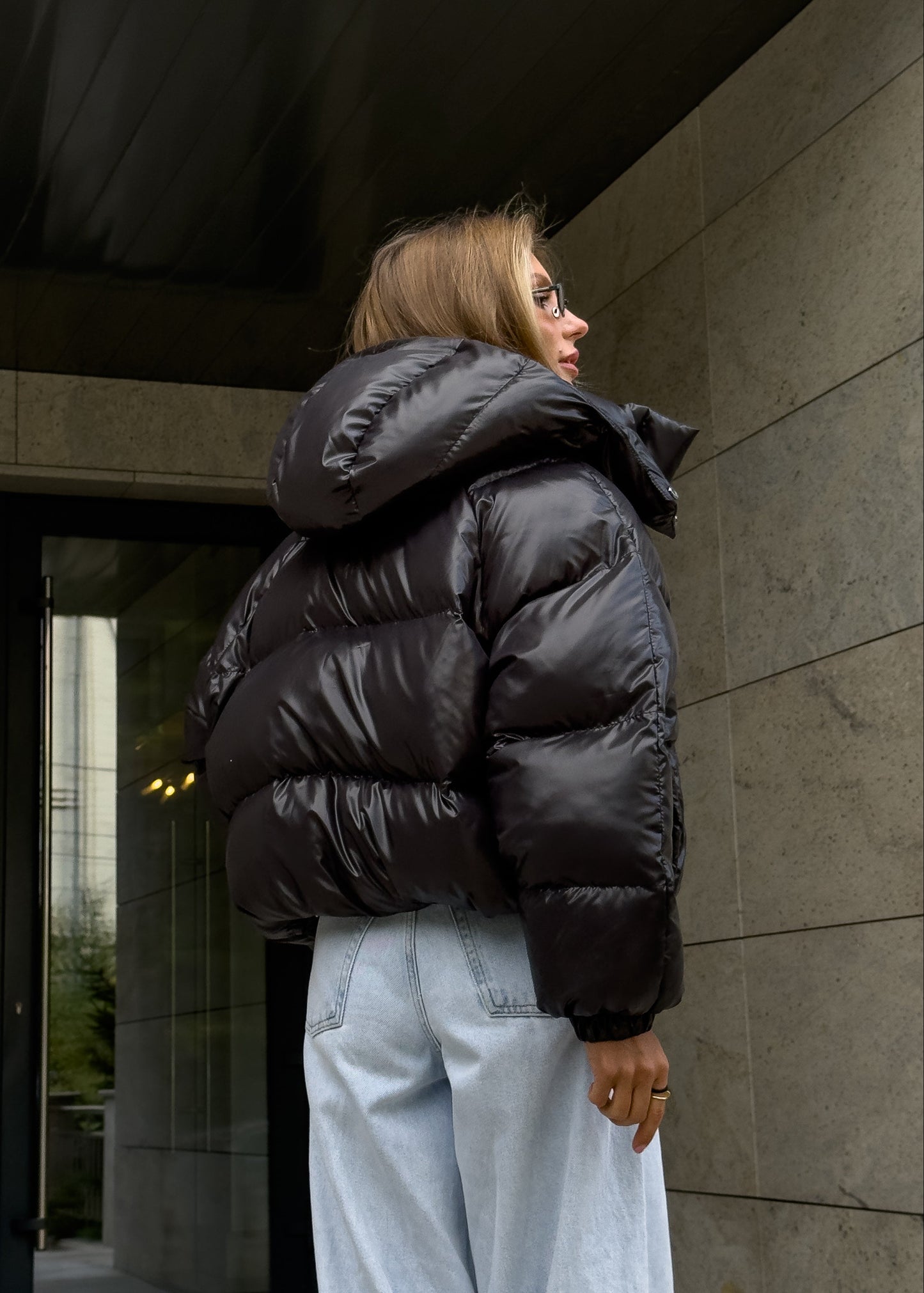 Вкорочений пуфер в чорному кольорі