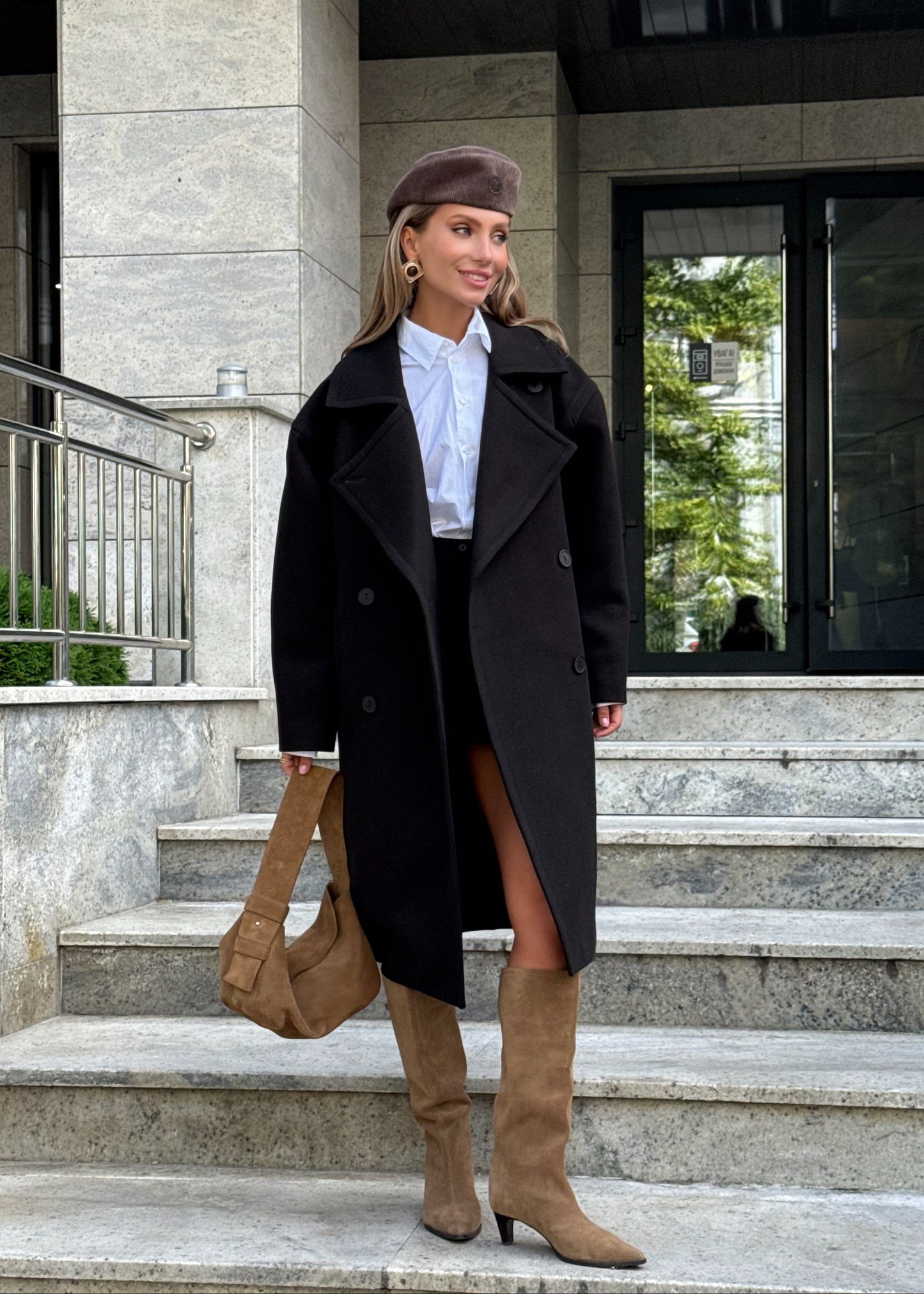 Двубортне пальто в глибокому шоколадному відтінку