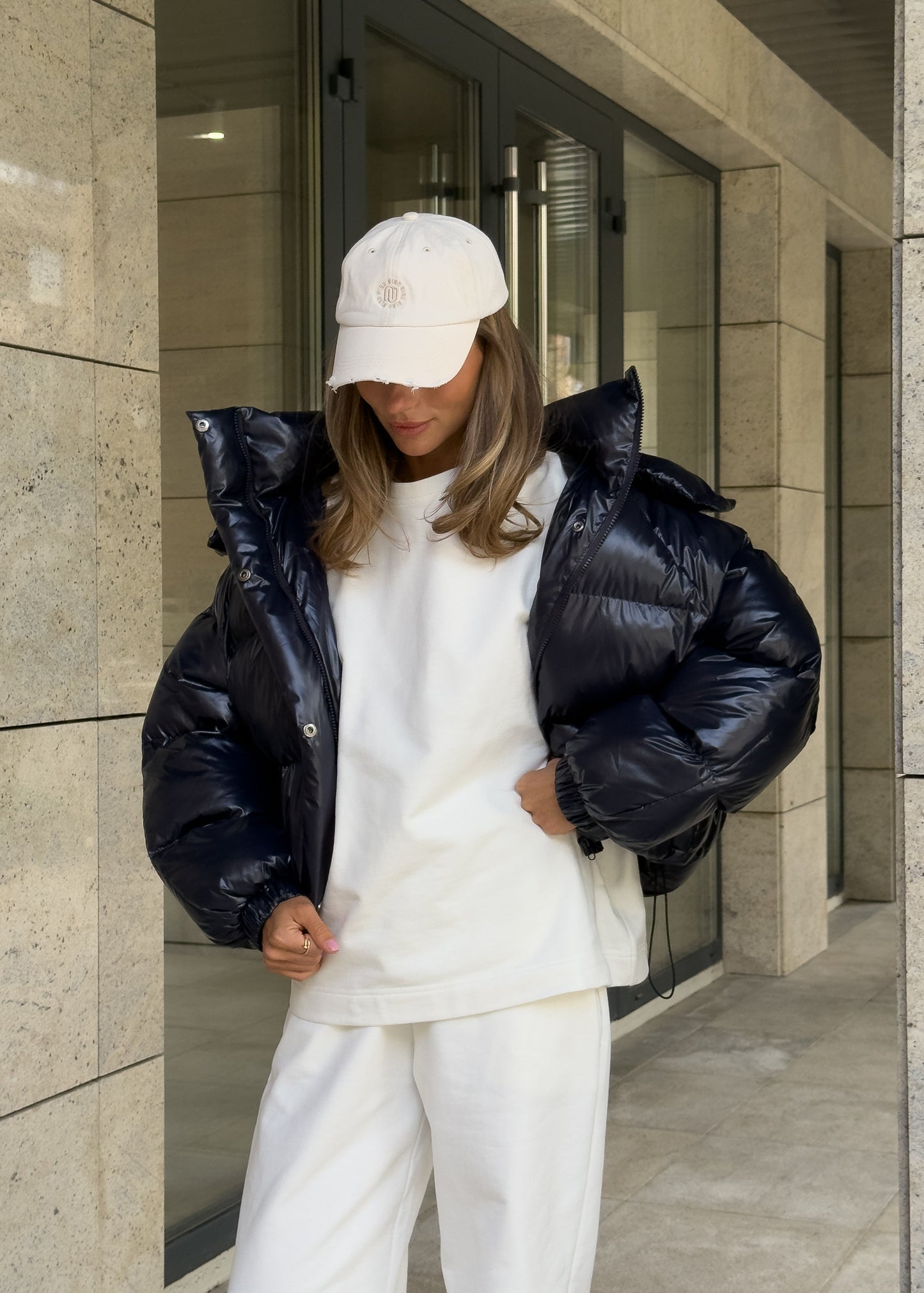 Вкорочений пуфер в темно-синьому кольорі