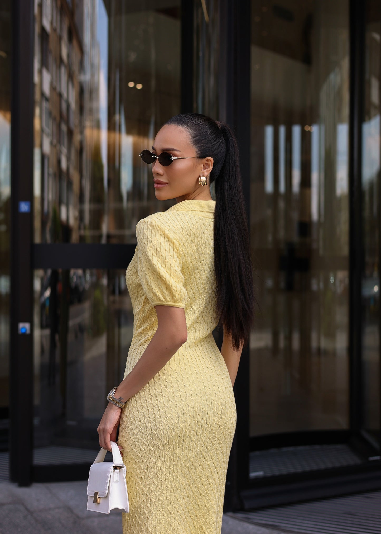 Трикотажна сукня в довжині міді