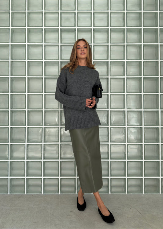 Спідниця міді з екошкіри