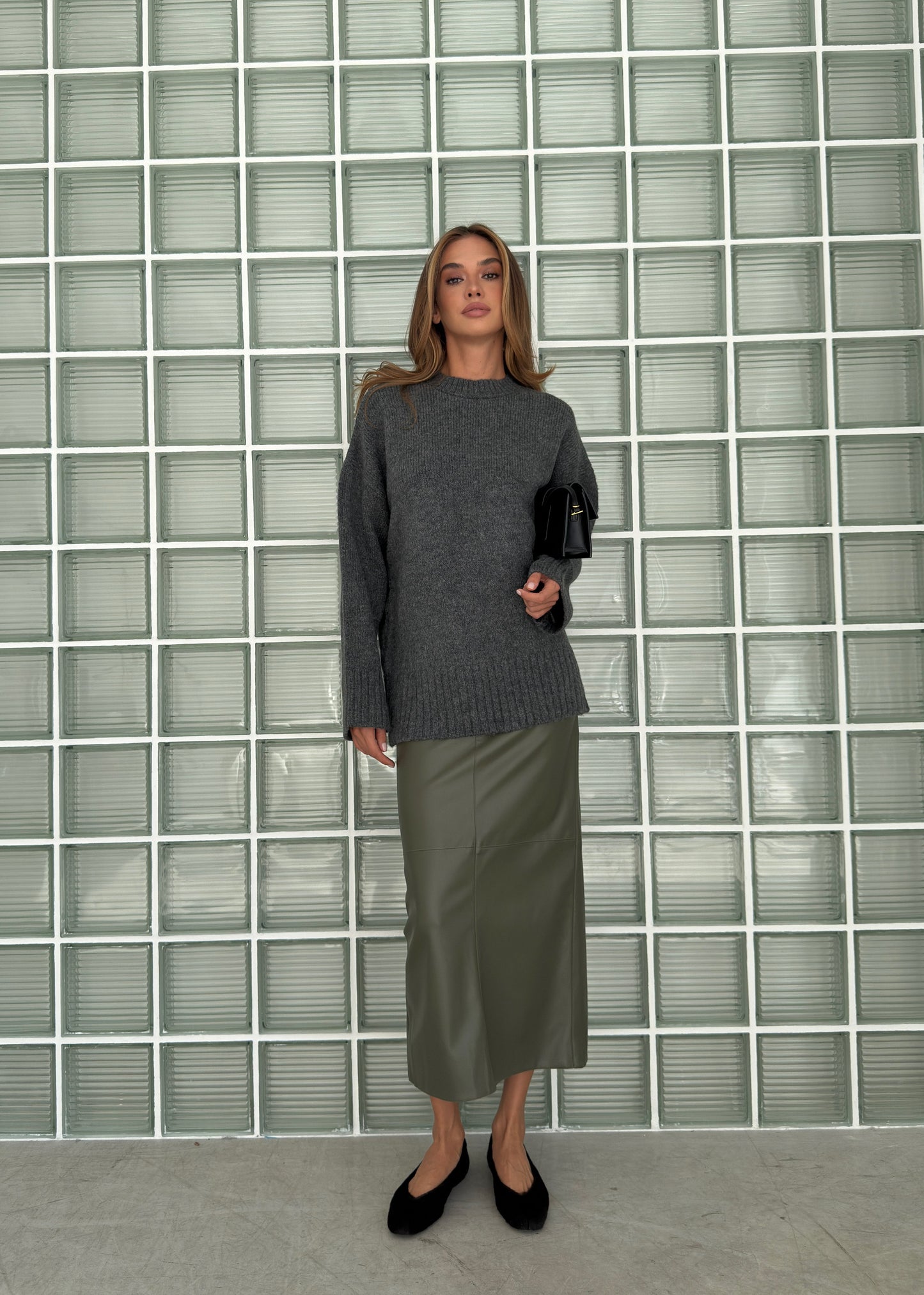 Вільний в'язаний светр