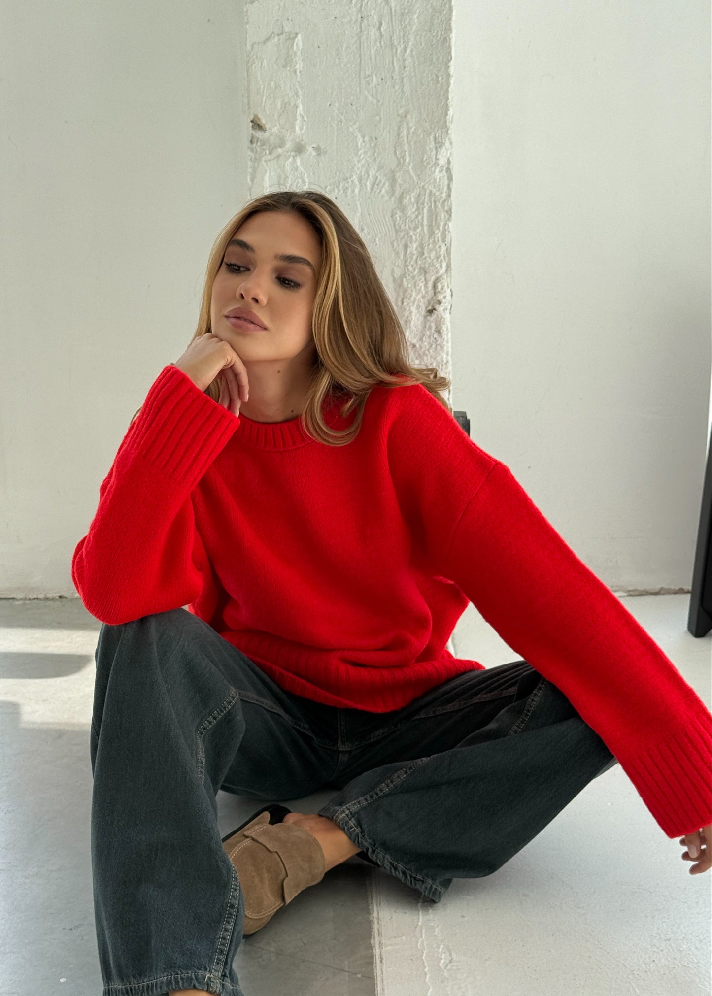 Вільний в'язаний светр