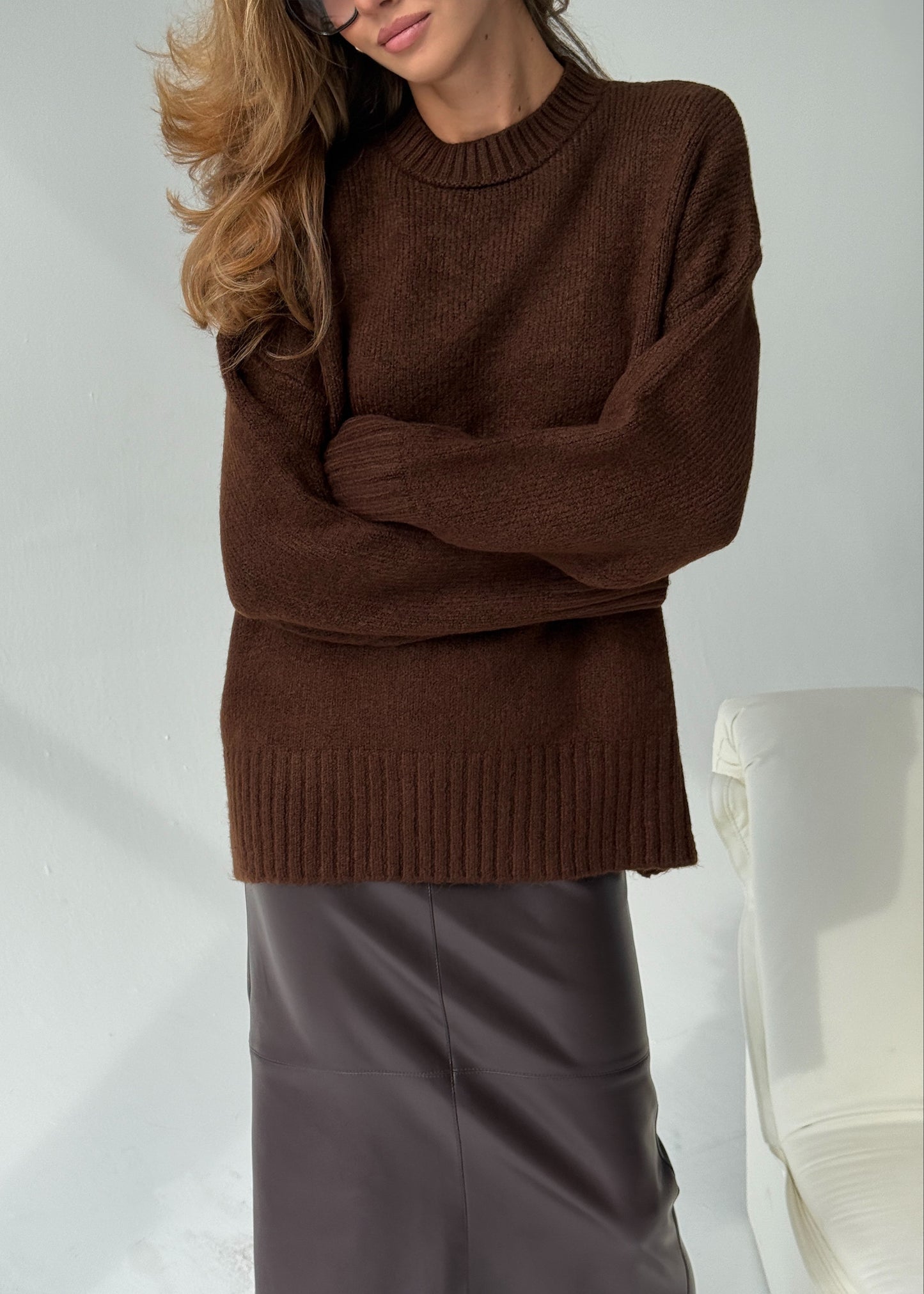 Спідниця міді з екошкіри