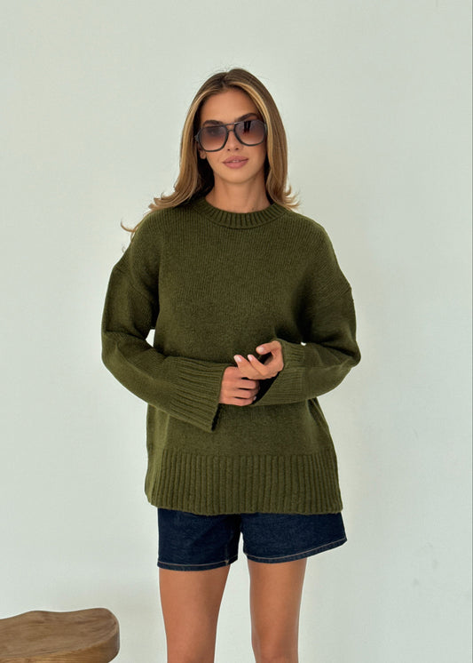 Вільний в'язаний светр