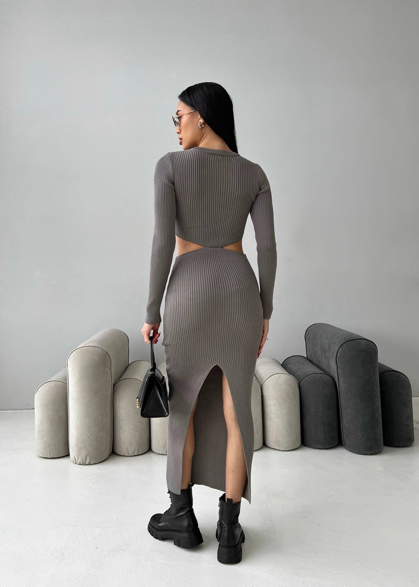 Трикотажна сукня міді