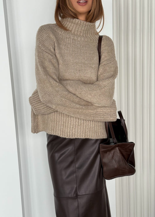 В'язаний светр з коміром