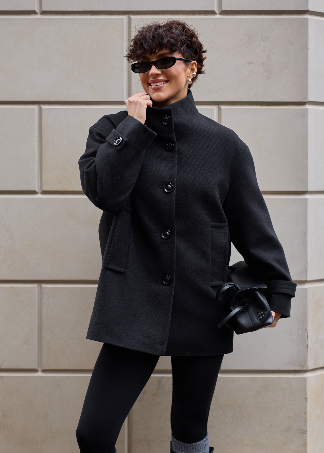 Вкорочене об'ємне пальто