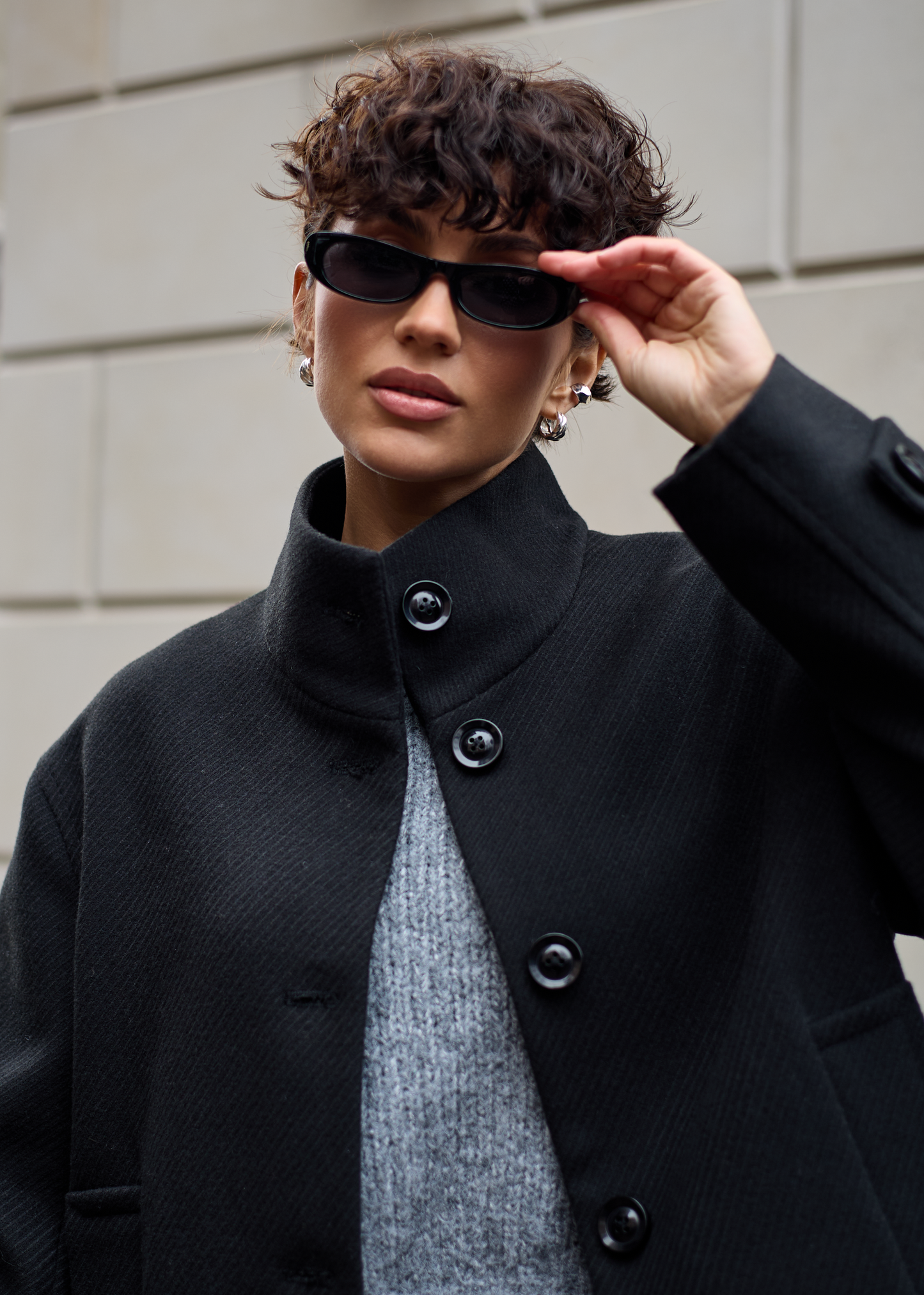 Вкорочене об'ємне пальто